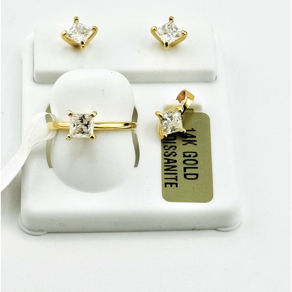 Jewelry - 14 Solid Real Gold Solitaire Bridal Diamond Ring Matching Studs & Pendant Set